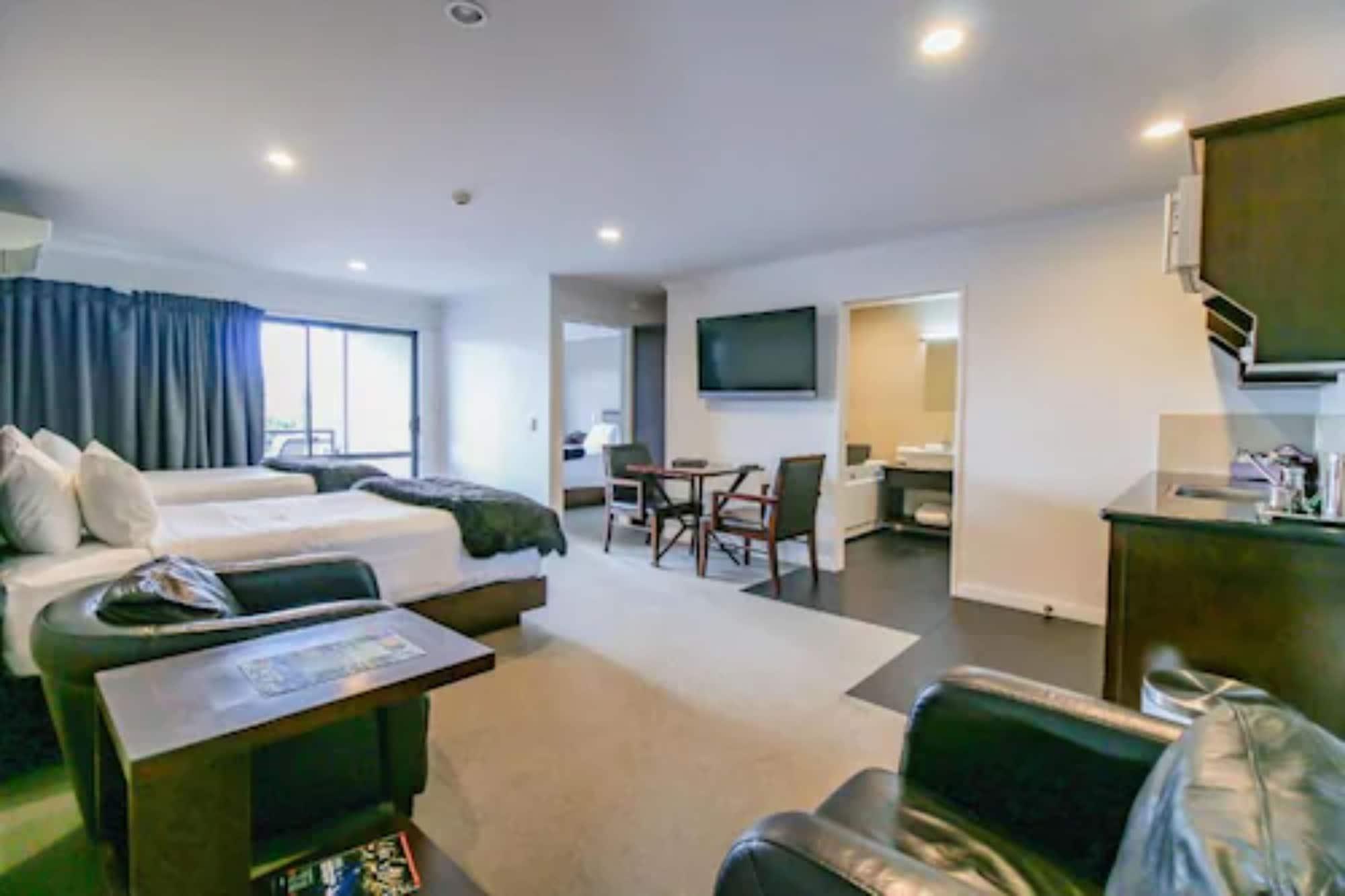 Aotea Motor Lodge Уонгануи Экстерьер фото A typical studio apartment