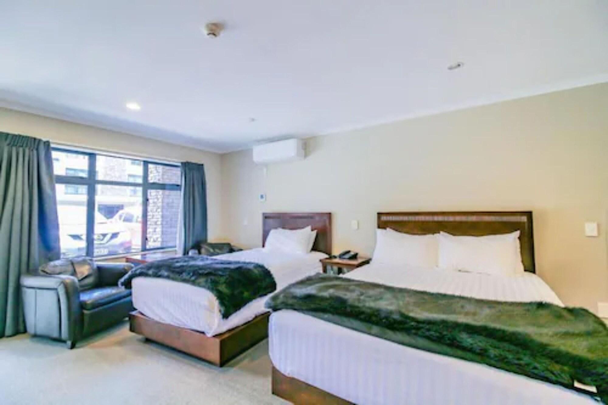 Aotea Motor Lodge Уонгануи Экстерьер фото A room at the hotel