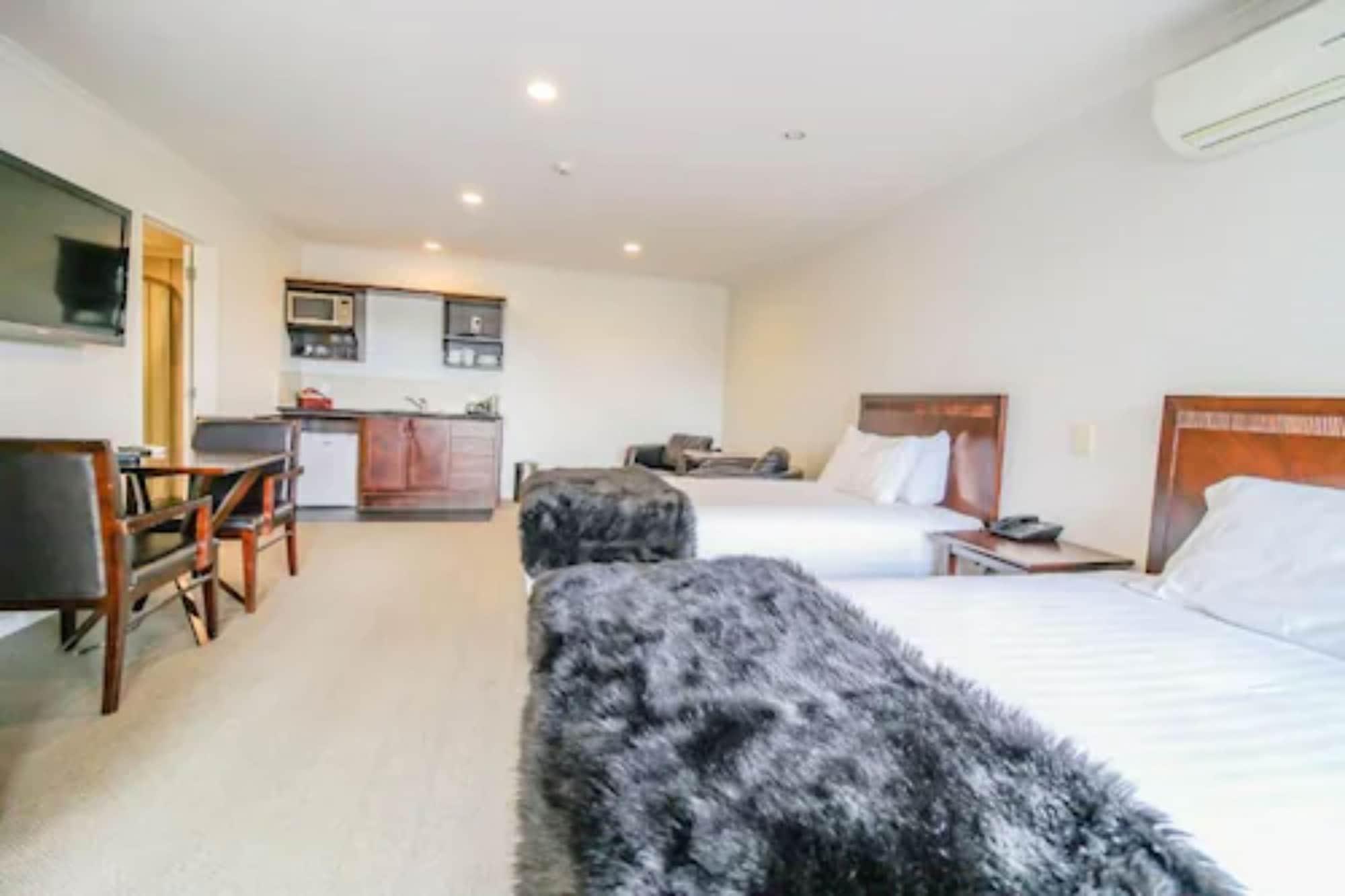 Aotea Motor Lodge Уонгануи Экстерьер фото A studio apartment in Australia