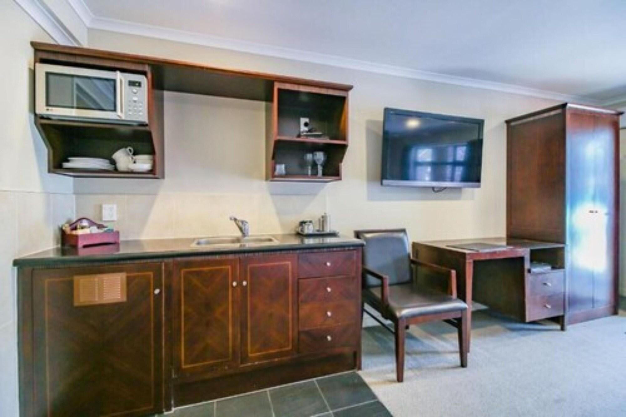 Aotea Motor Lodge Уонгануи Экстерьер фото A typical studio apartment