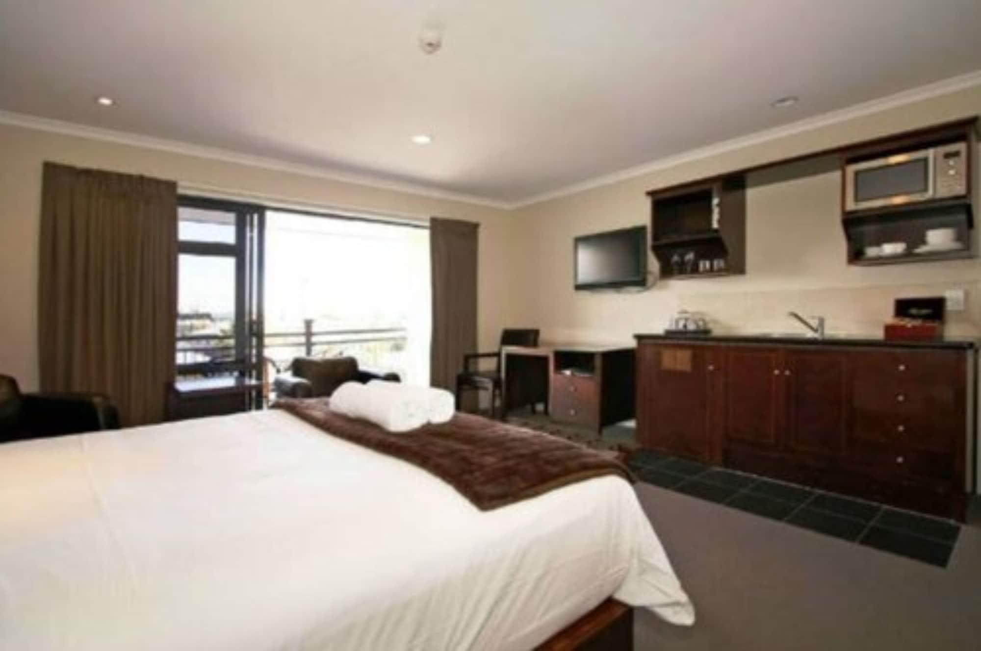 Aotea Motor Lodge Уонгануи Экстерьер фото A studio apartment
