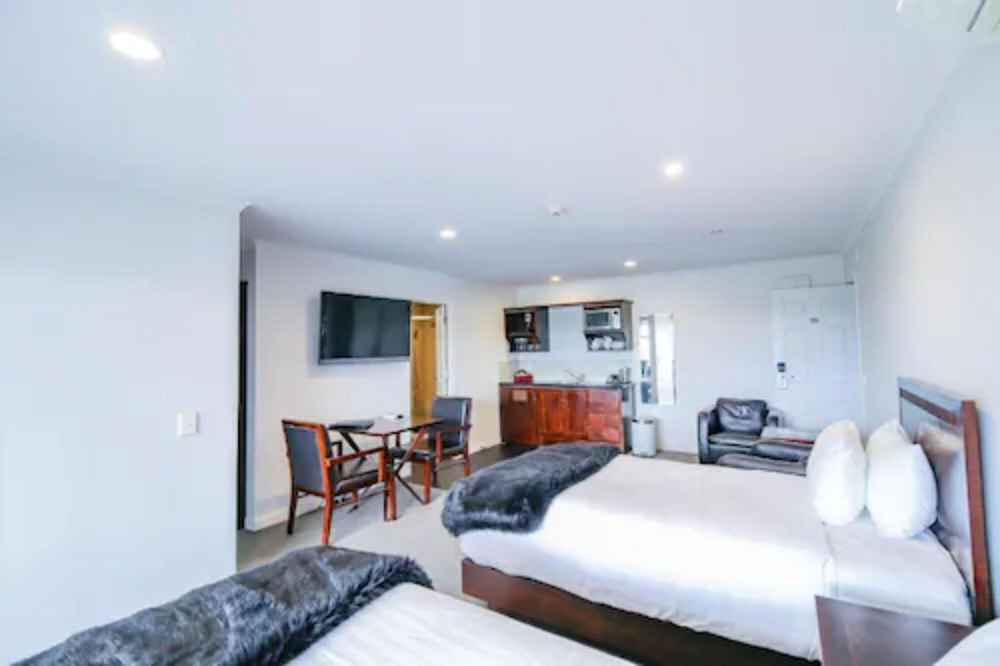 Aotea Motor Lodge Уонгануи Экстерьер фото A typical studio apartment