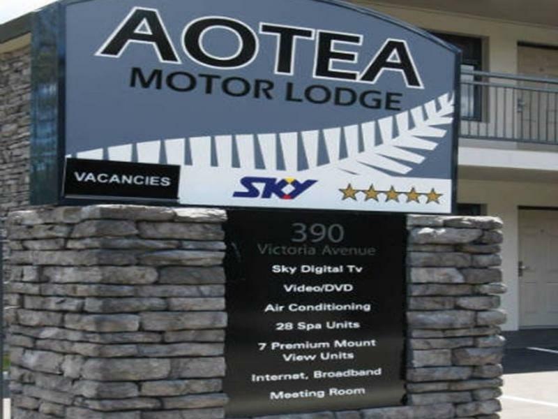 Aotea Motor Lodge Уонгануи Экстерьер фото Sky TV advertisement on a motel